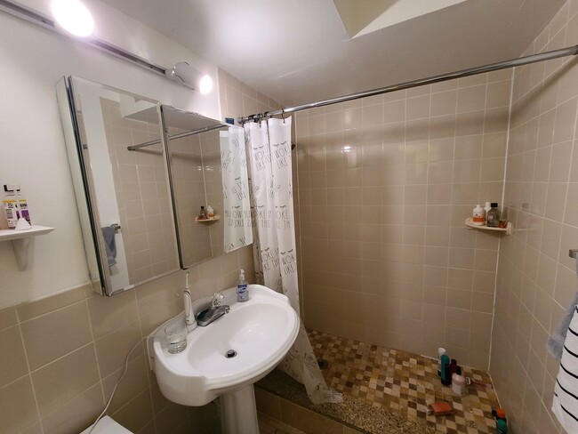 Building Photo - Kenmore Square - Balcony - Pool - Doorman - Garage Parking