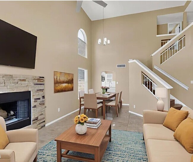 Building Photo - 4 BEDROOM 3 BATHROOM HOME! fully remodeled...