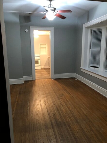 Large Living Room - 118 Center St