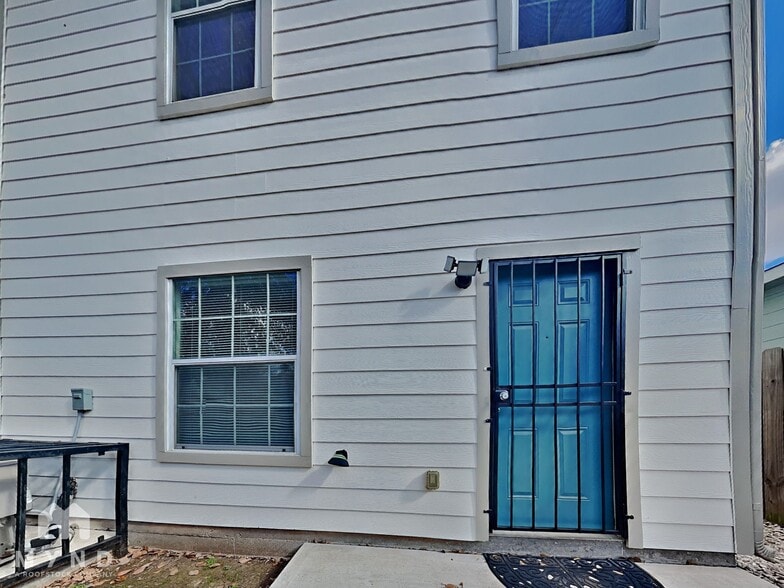 Building Photo - 6128 Sidney St