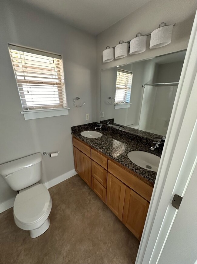 Building Photo - 3 Bed/2.5 Bath Single Family Home - Empire...