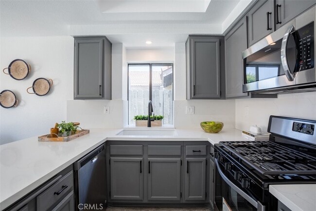 Building Photo - 10638 Grandview Dr
