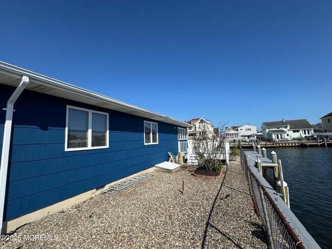 Building Photo - 31 Navarra Dr