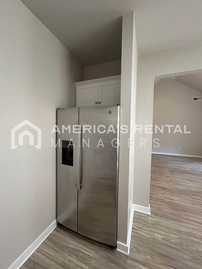 Building Photo - 7984 St.James Dr