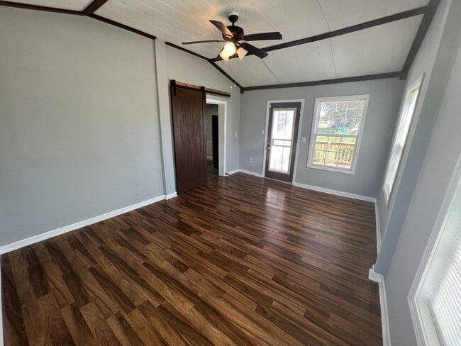 Building Photo - 1550 Old Dover Rd