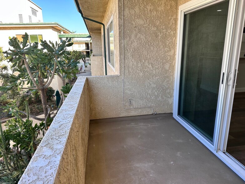 Building Photo - 5328 Newcastle Ave