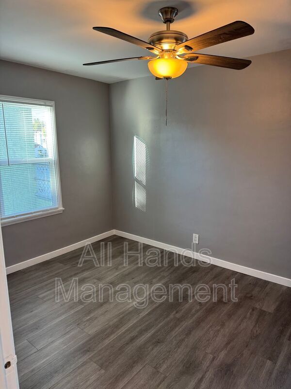 Building Photo - 5117 E The Toledo