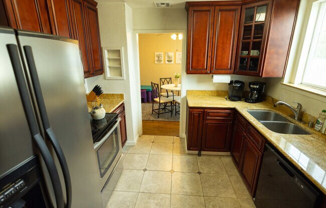 Building Photo - 240 E Hedding St