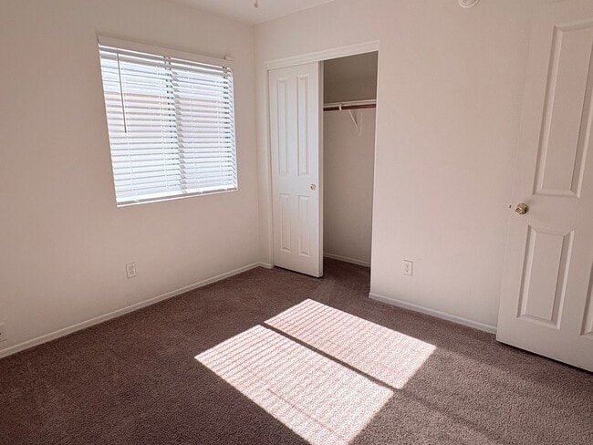 Building Photo - 3-bedroom, 2-bathroom home with walled bac...