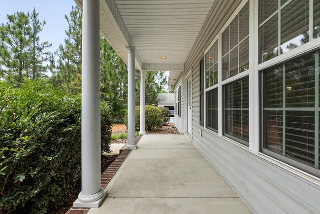 Building Photo - 1350 Monticello Dr