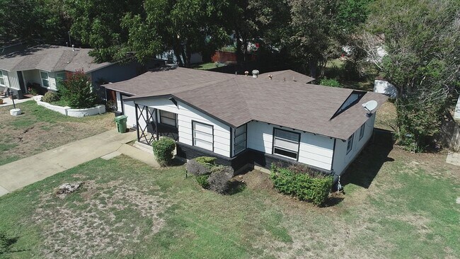 Building Photo - 2113 Cloverdale St