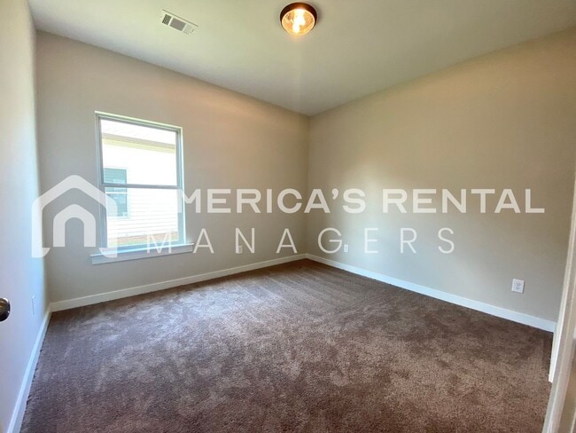 Building Photo - Home for Rent in Tuscaloosa, AL.. Availabl...