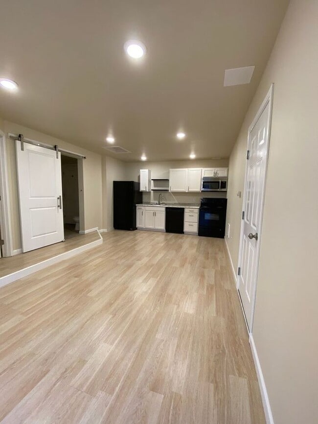 Building Photo - Charming One Bedroom, One Bath Unit in Tacoma!!