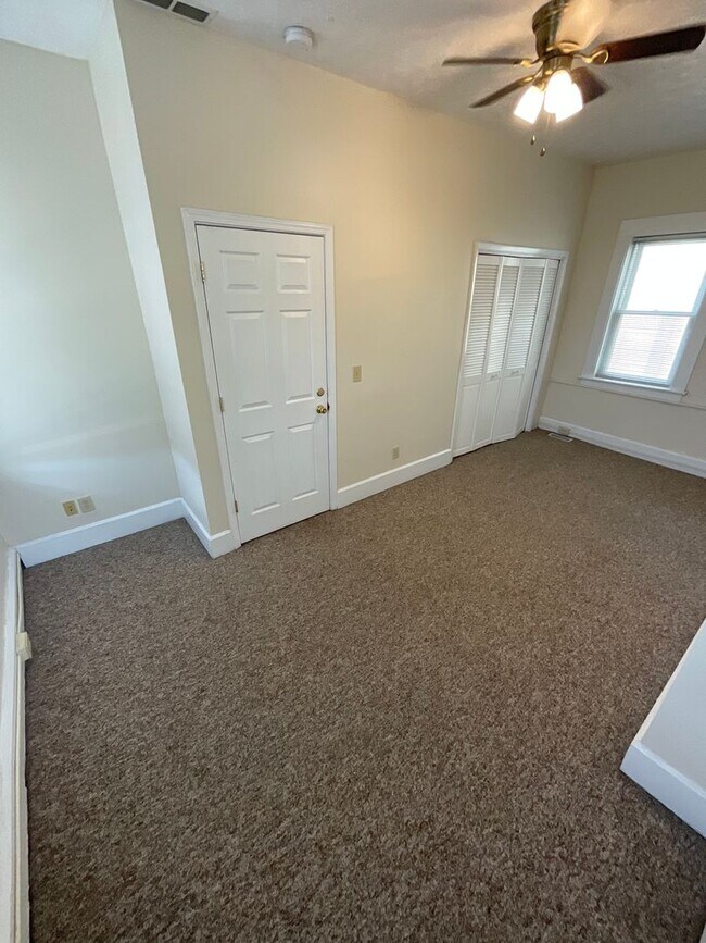 Building Photo - 4 BED HISTORIC BLOOMINGTON HOUSE!! *AVAILABLE AUGUST 2027*