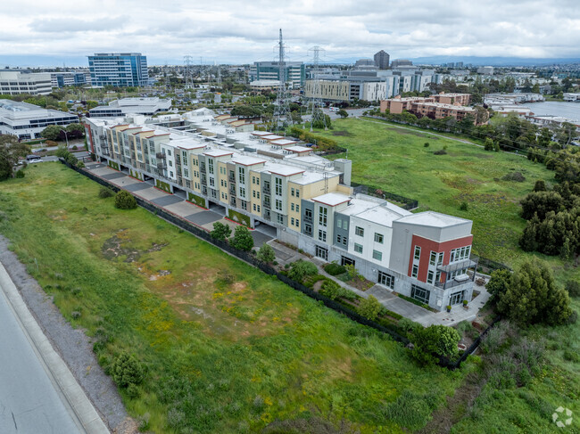 Building Photo - Tidelands