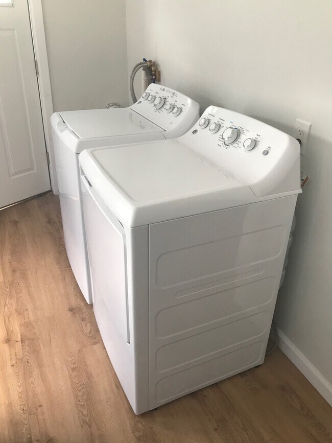 Building Photo - 47 Parkin St