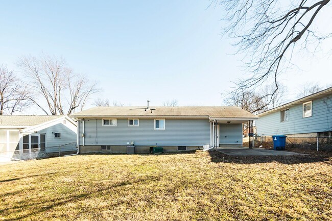 Building Photo - Freshly Updated 3-bedroom, 1-bathroom