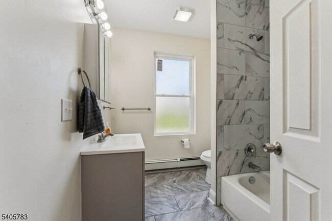 Building Photo - 786 S Main St