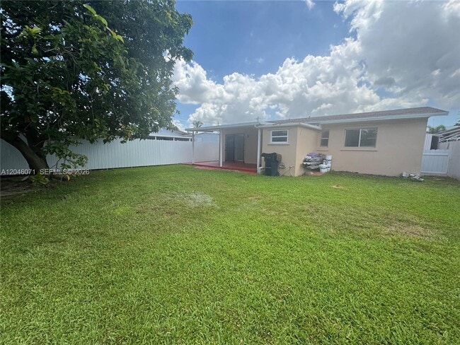 Building Photo - 3810 SW 89th Ave