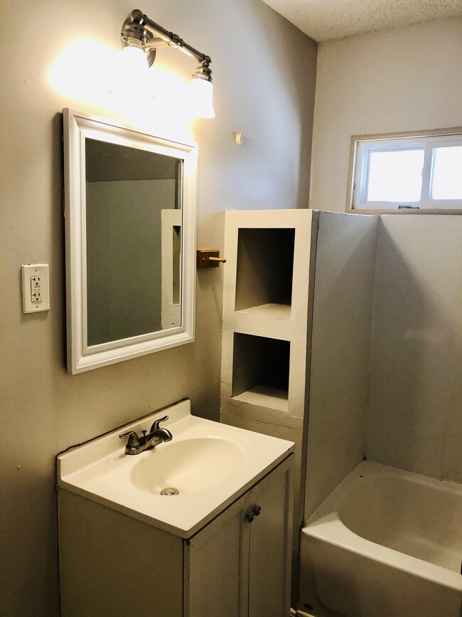 Building Photo - 3414 Bales Ave