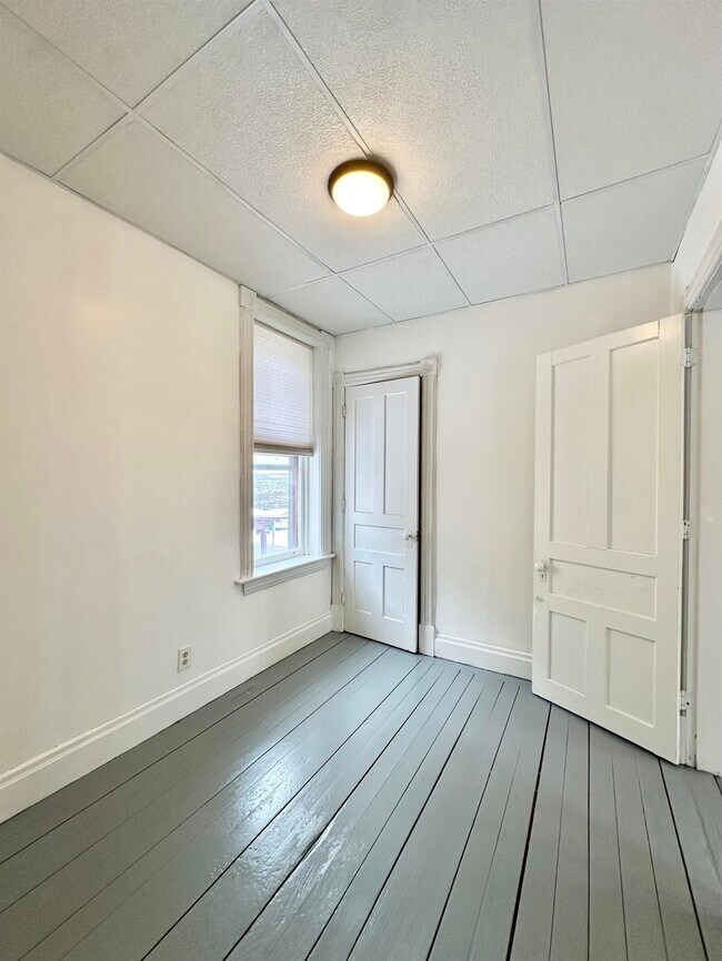 Building Photo - 270 8th St