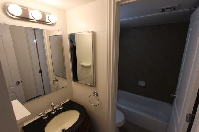 Building Photo - 3200 S Litzler Dr
