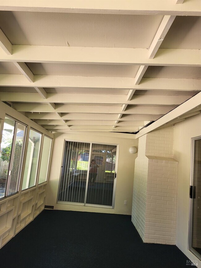Building Photo - 332 Belhaven Pl