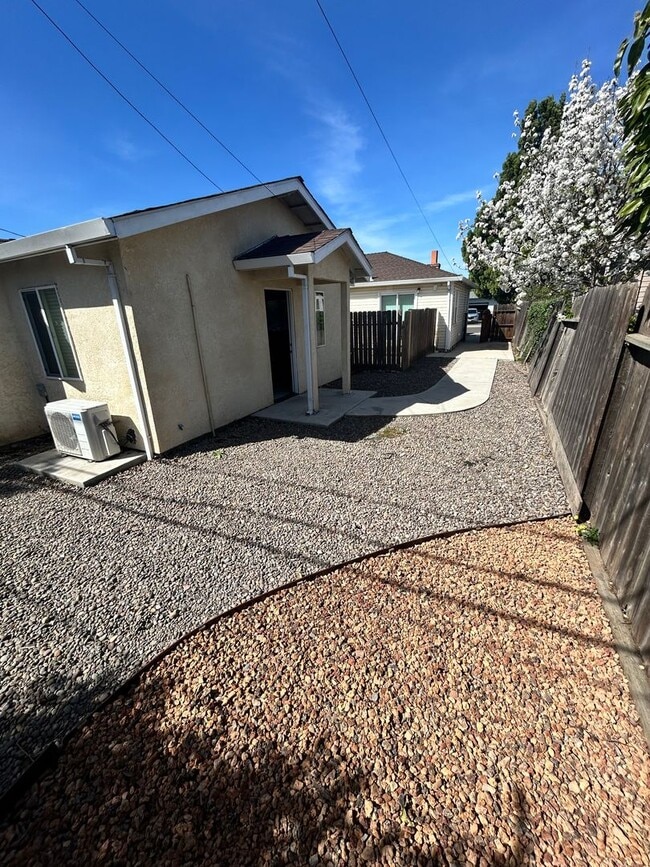 Building Photo - 1 BEDROOM/1 BATH HOME STOCKTON CA