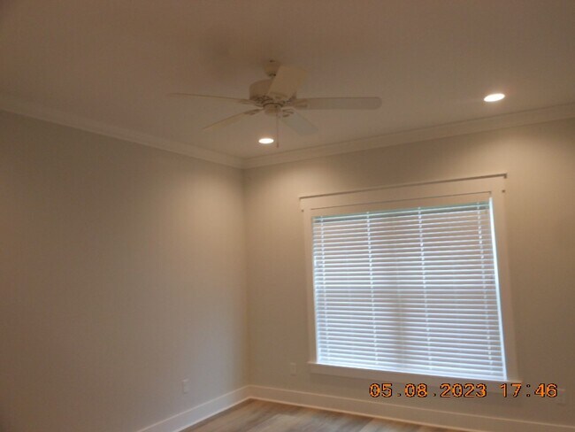 Building Photo - 120 Crane Dr