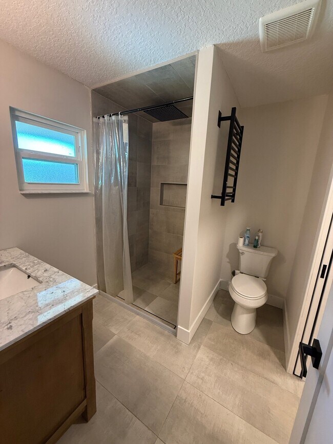 Building Photo - 1423 Appleton Ave