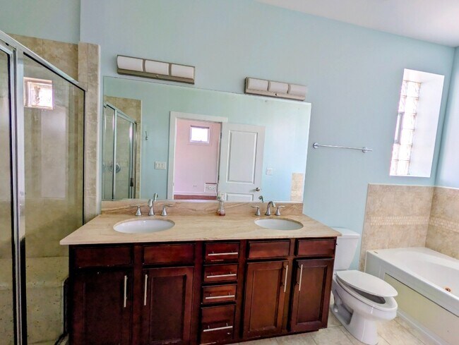 Building Photo - Incredible Humboldt Park Penthouse 2b/2b