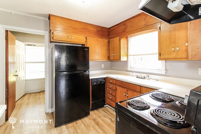 Building Photo - 1166 Bassett Dr