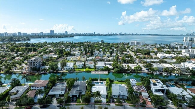Building Photo - 740 S Shore Dr
