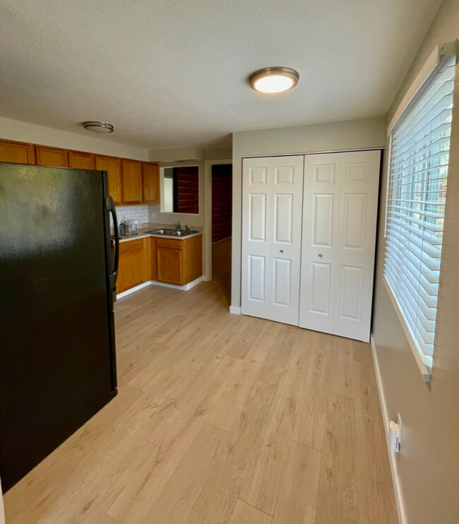 Building Photo - 722 S Kcid Rd