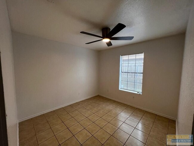 Building Photo - 5105 Villa Bonita St