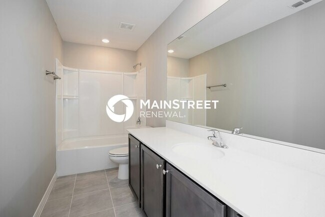 Building Photo - 5 Bedroom Pet-Friendly Home in Mascotte, FL with Main Street Renewal