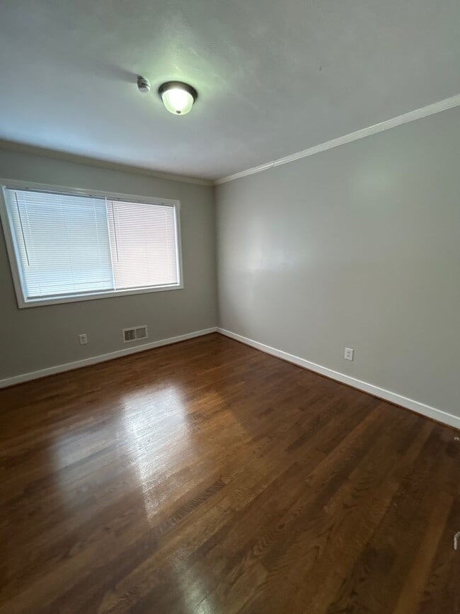 Building Photo - 3 BR 2 BA House with Garage