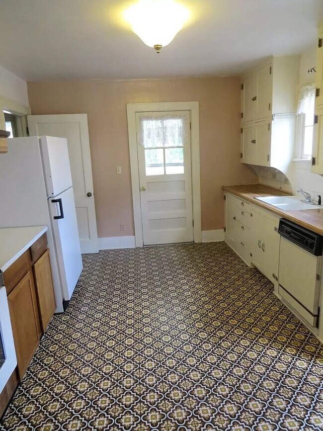 Building Photo - 904 1/2-310-312 E Elizabeth St