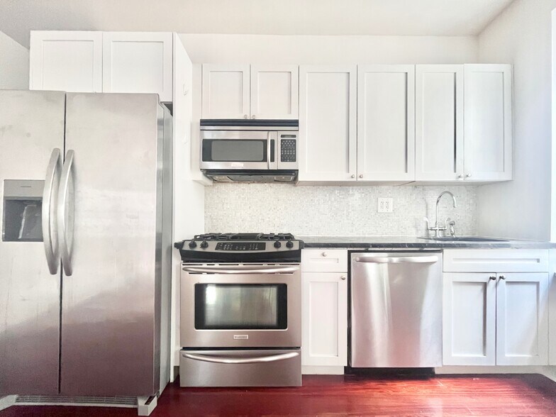 Building Photo - 607 W 137th St