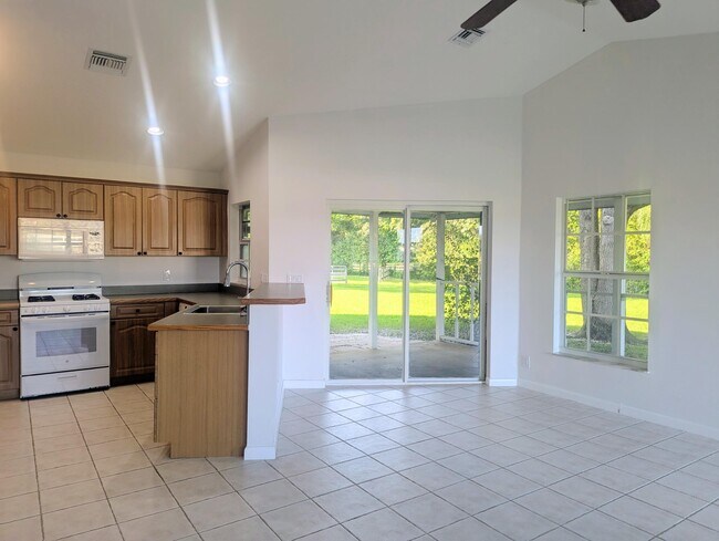 Building Photo - 819 Cindy Cir Ln