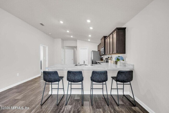 Building Photo - 2461 Oak Stream Dr