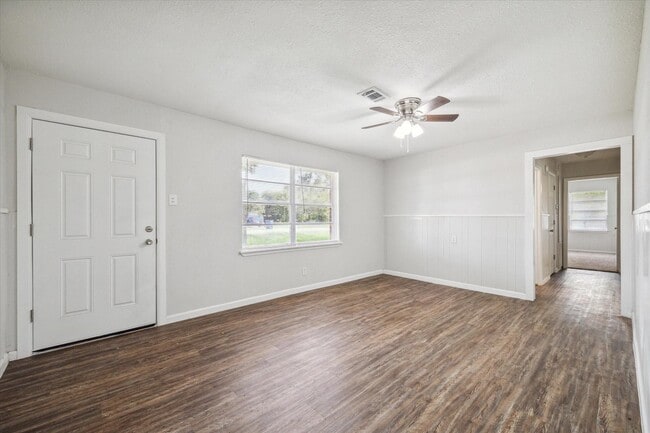 Building Photo - 2331 32nd Ave N