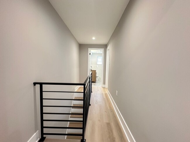 Building Photo - 2 bedrooms 1.5 bathroom House in South Phi...