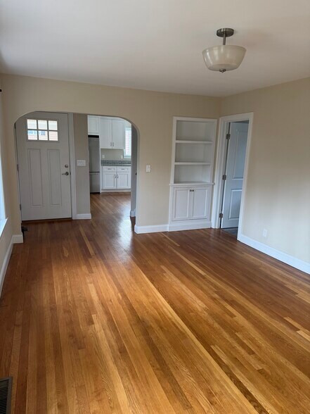 Building Photo - 17 Linden St