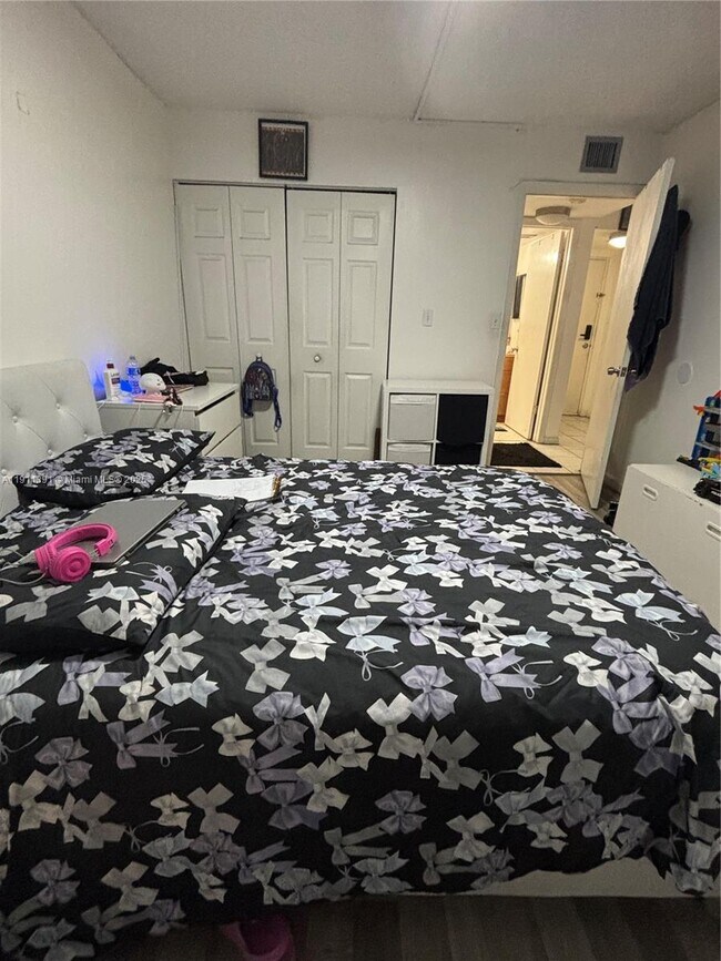 Building Photo - 3561 SW 117th Ave