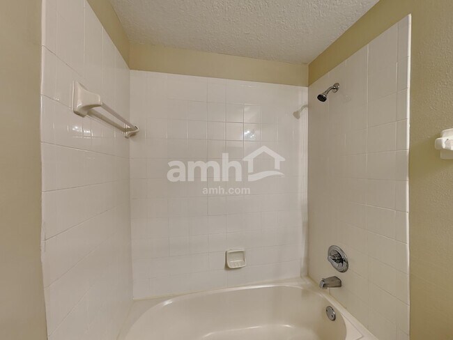 Building Photo - 15238 Searobbin Dr