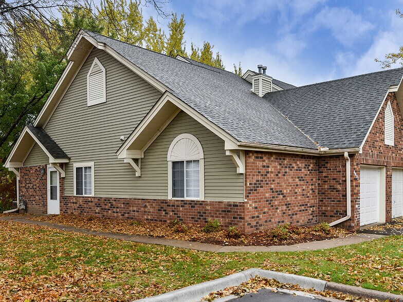 Birch Lake Townhomes - 4890 Birch Lake Cir White Bear Lake MN 55110