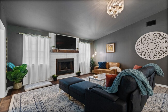 Building Photo - 2001 N 61st Ave