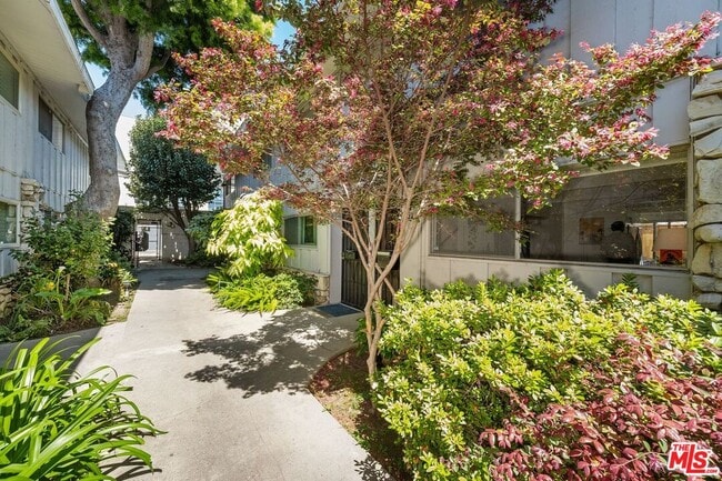 Building Photo - 4040 Grand View Blvd