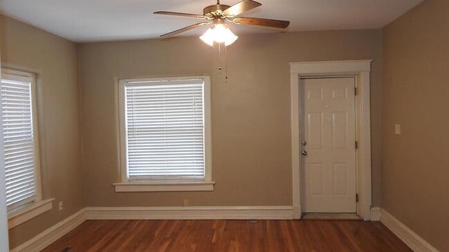 Building Photo - Cozy 1 bedroom and 1 bath apartment with a little office room apartment downtown, located on E 26...